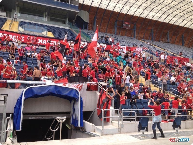 ניצחון הספורט. אוהדי קטמון (צילום: ארז נעמן)