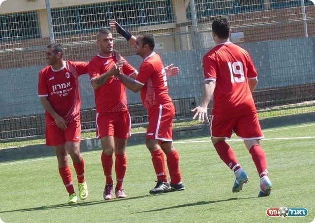 שגם חוגג עם החברים (צילום: אלי שמואלי)