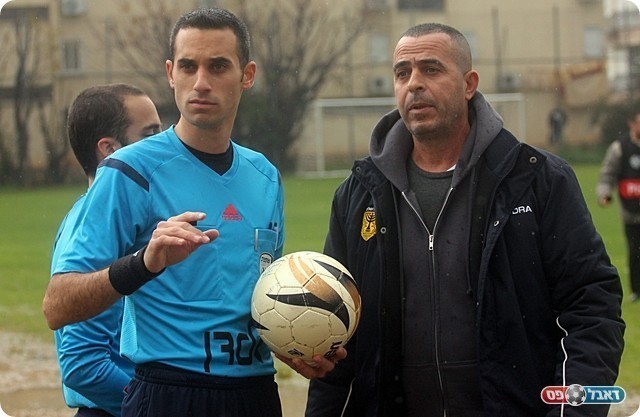 מקסים סוסן יו"ר כפר סבא מפעיל לחץ רציף על השופט קובי לחם (לירן דורף)