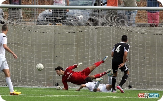 מכניע את אנגלשטיין (צילום: לירן דורף)