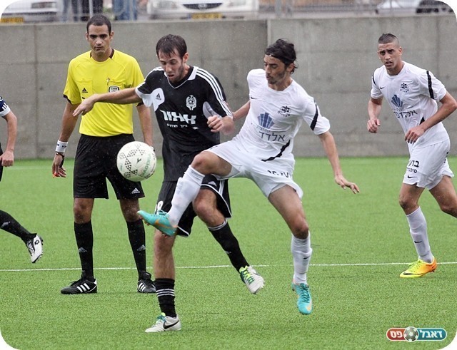 הגשם שלט. עמית, טל וברנדוין רטובים (צילום: לירן דורף)