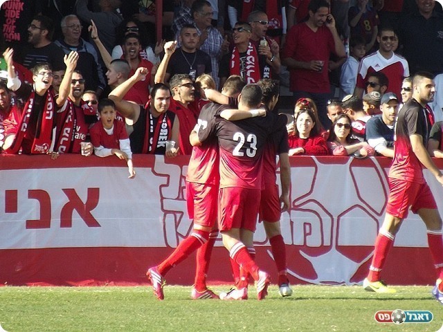 וחוגגים (צילום: אייל אורן)