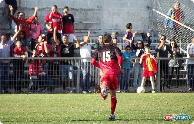 סגר עניין. מלכה חוגג את הרביעי (צילום: אייל אורן)