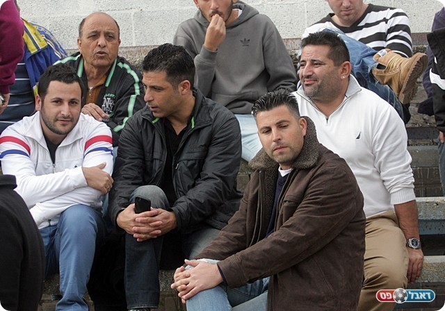 אנשי הליגה באו לצפות. חיים, זדה, אלפסי ובוזגלו ביציע(לירן דורף)