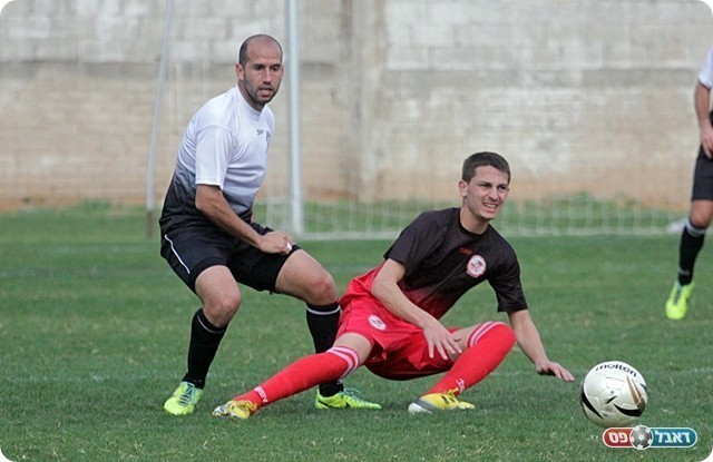 רוס ומזרחי במאבק