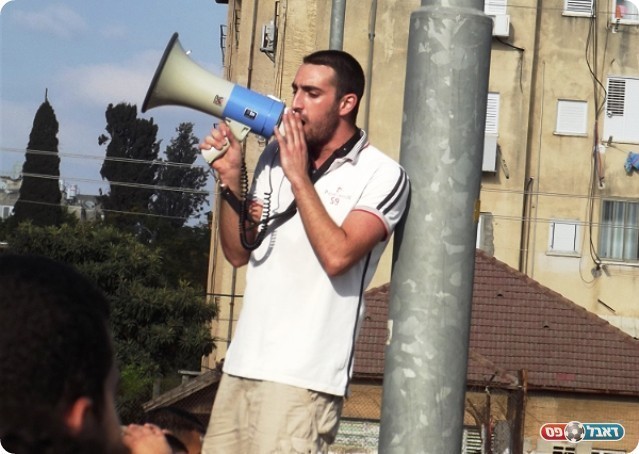 ברכת תודה. המגאםוניסט של כפר קאסם (צילום: אייל אורן)