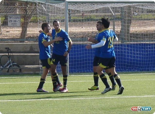 חזרו לנצח.  שחקני אליצור יפו (צילום: אלי שמואלי)