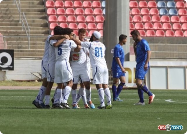 חגיגה יפואית בבאר שבע. חוגגים את הרביעי (צילום: שי מוגילבסקי)