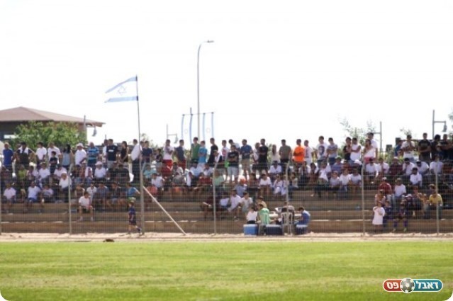 האצטדיון במרחבים לבש חג (שי מוגילבסקי אתרwww.eyoya.co.il) 