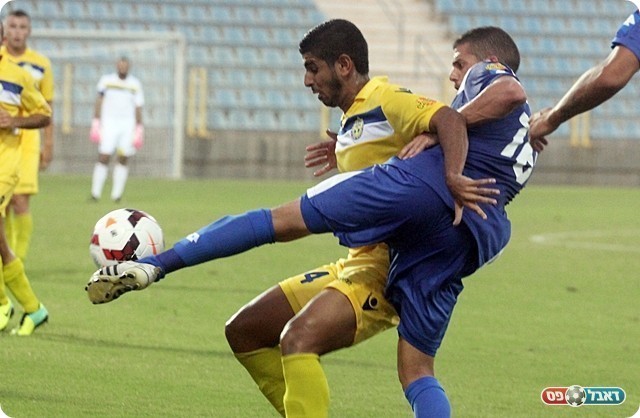 ירדן שגיב מתקל את איתי מנצור (לירן דורף)