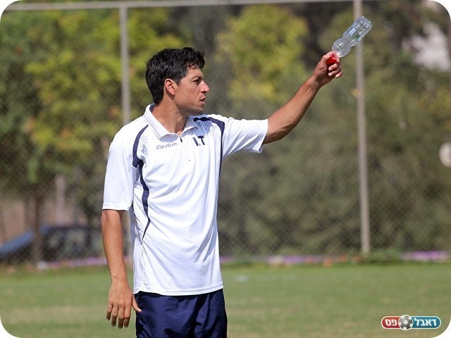 לראשונה בחייו על הקווים. טל (צילום: לירן דורף)