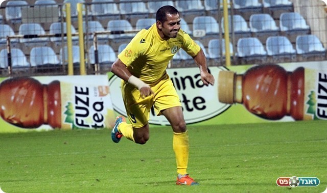 פרננדז חוגג (לירן דורף)