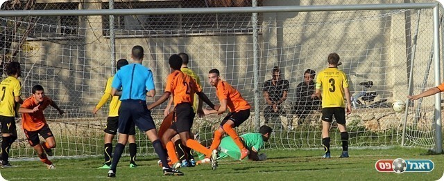 סנקר (משמאל) מאזן ל 1:1 (לירן דורף)