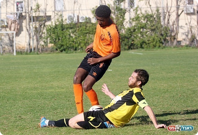 שיק מתקל את אלמו (לירן דורף)