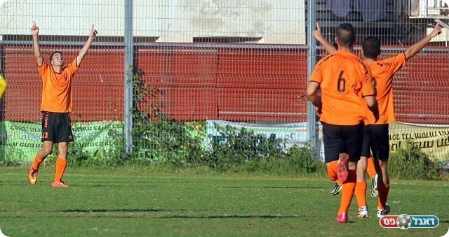 מחפוד חוגג צמד פרטי (לירן דורף)