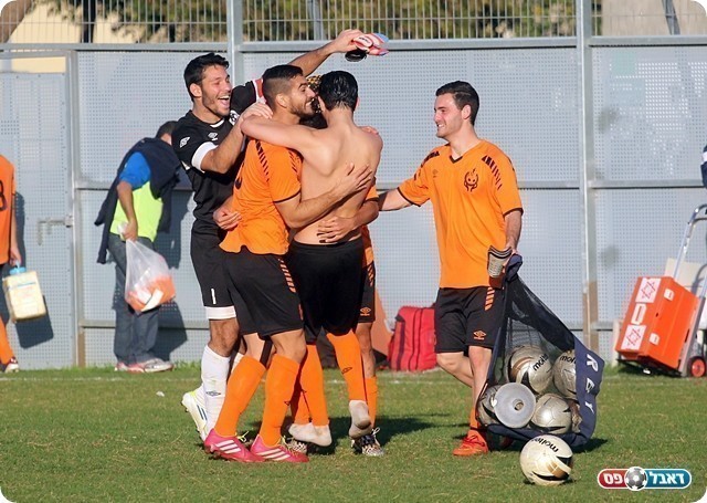 עובדים קשה. שחקני מחנה (לירן דורף)