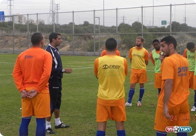 "מעצב ומשייף את ספואן". שרון מימר עם שחקני ראשל"צ