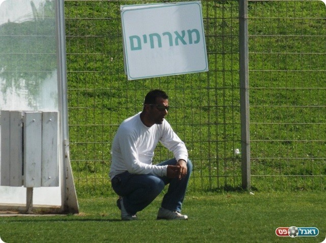 מילים מיותרות. מאמן ג'וליס (צילום: אבי פפיס)