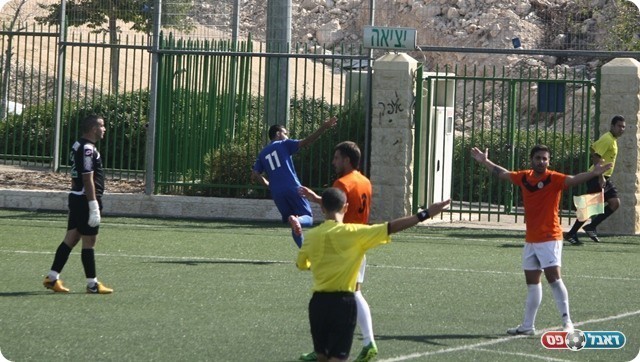 שחוגג לבד (פזי שינדלר)