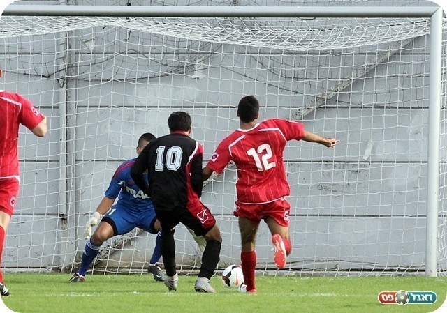 מורשה הורידה רגל מהדוושה. שמשי מצמק (צילום: לירן דורף)