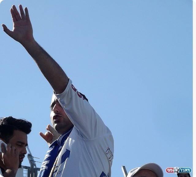 כולם מכירים את כולם. אוהדי יפו (צילום: אייל אורן)