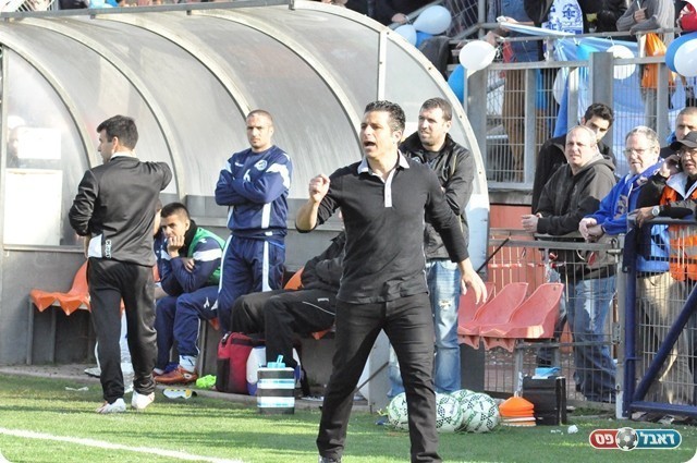 אופיר עצבני 