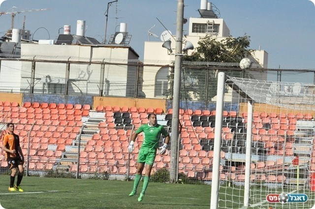 אך הפעם פגש את המשקוף (צילום: מוחמד חאדר אניס)