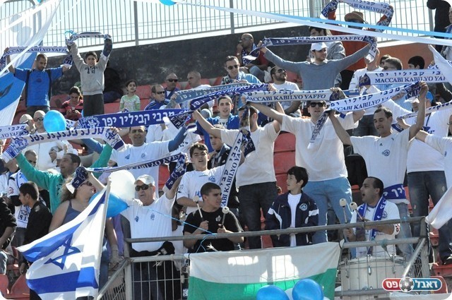 ביפו ציפו ליותר. האוהדים (צילום: מוחמד חאדר אניס)