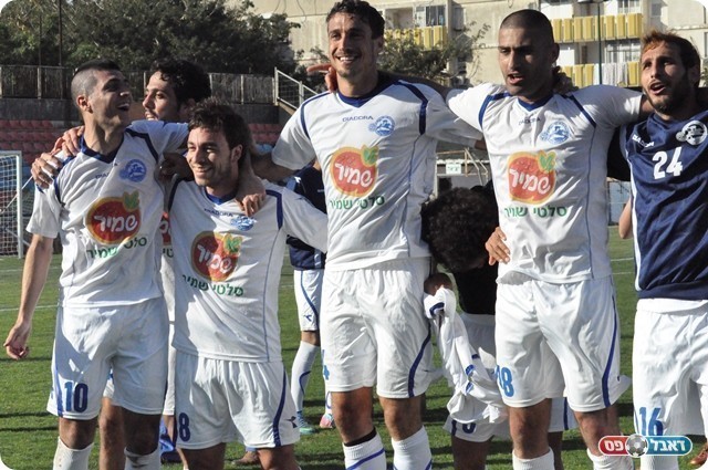 חוגגים (צילום: מוחמד חאדר אניס)