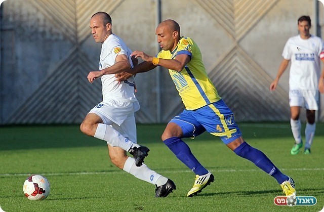 איזה שמות היו על כר הדשא, זנדברג וג'אן במאבק (לירן דורף)