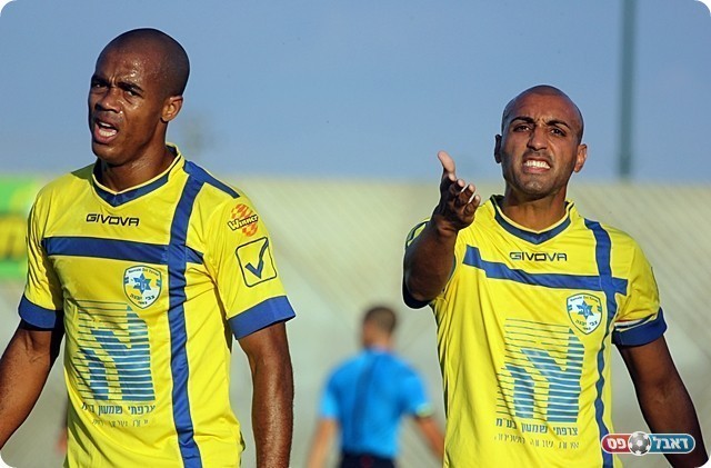 ג'אן וניבאלדו באים בטענות על הפנדל (לירן דורף)