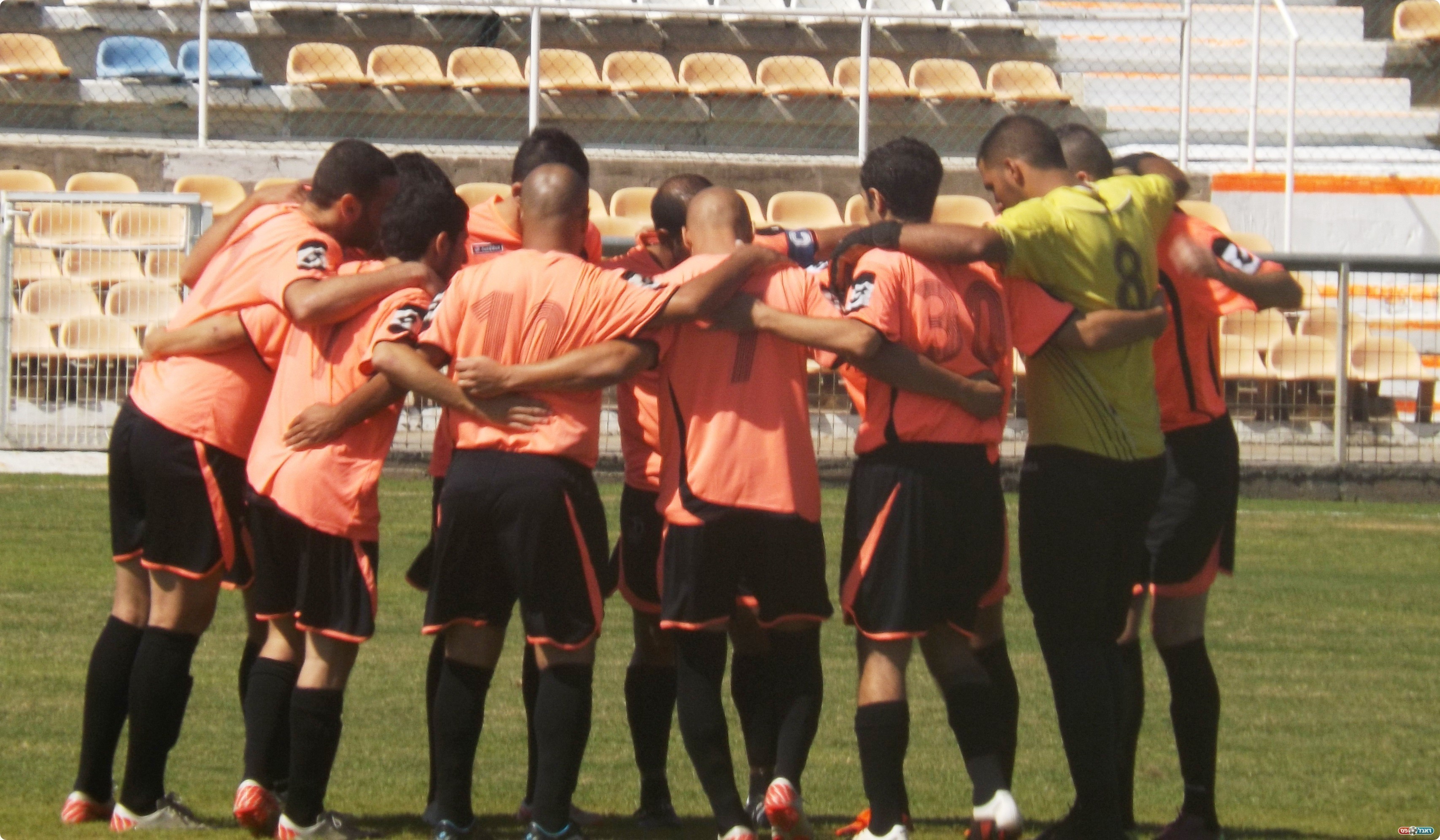 הקבוצה המנוסה יותר. שחקני נהריה (צילום: אביב פפיס)