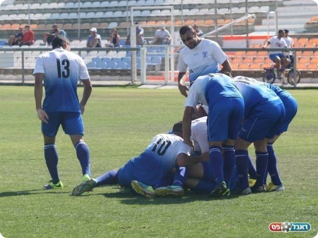 השער היפה במשחק. חוגגים עם חאג' (מיכאל פישנזון)