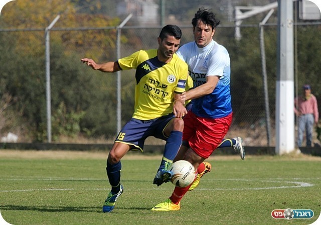 לא ברור איך הגיע לליגה ב'. אסולין ושורש (צילום: לירן דורף)