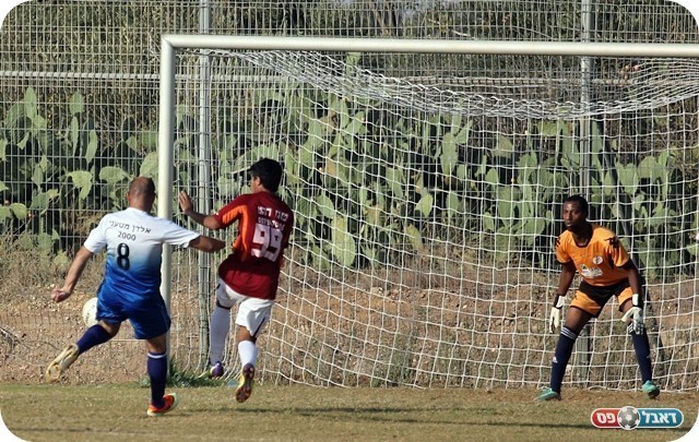 נחלת שלטה. בכר בועט (צילום: לירן דורף)