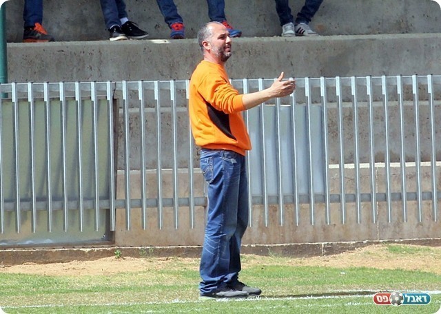 מאמן טייבה עבד אסתאר ג'אבר, בדרך לעוד עונה בליגה ב (צילום: לירן דורף)