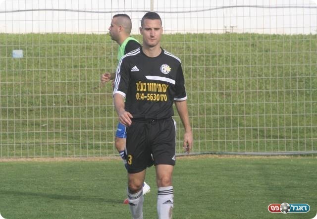 ויורד מכר הדשא (צילום: מיכה פישנזון)