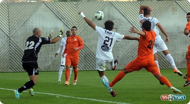 אבו חצירא כובש עם ידו (לירן דורף)