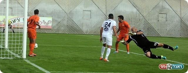 בן ישי נכנע (לירן דורף)