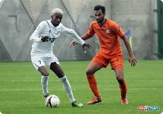 צגאי מנסה לברוח מפור (לירן דורף)