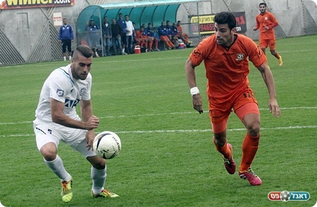 נחמני מנסה לעבור את מכלוף (לירן דורף)