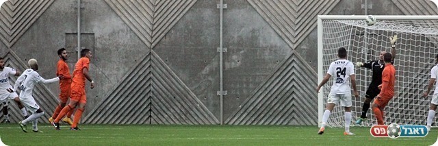 צגאי מפגיז את המשקוף (לירן דורף)