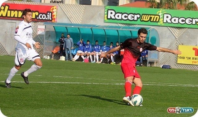 מרמרוק תפסה ביטחון. פדידה בועט (צילום: לירן דורף)