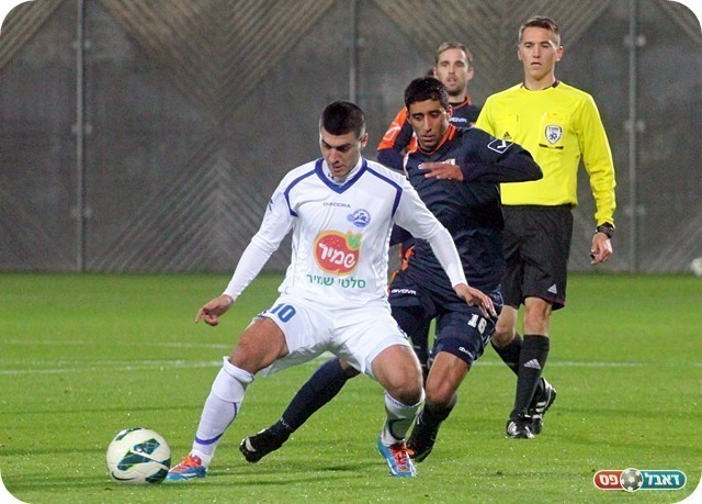 נס ציונה התעוררה. עידו שרון שומר על לוי (צילום: לירן דורף)