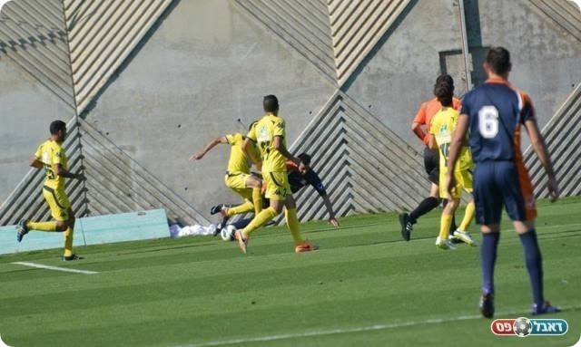 גם הפעם פנדל מוצדק. ההכשלה (צילום: ולדי מויסייב)