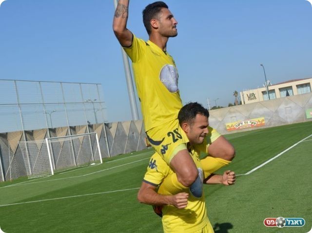 ככמה יעשה לאיש. נחמיאס על הכתפיים (צילום: ולדי מויסייב)