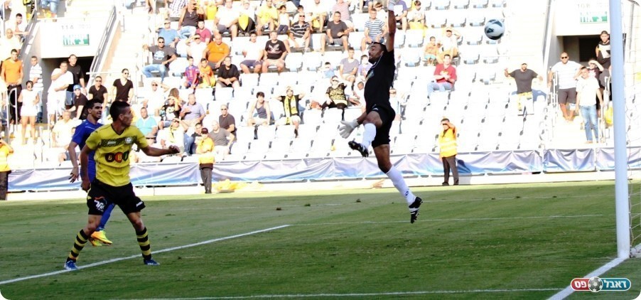 סיום הולם של מחצית. אברג'יל כובש את השני לנתניה (צילום: קובי רוזן)