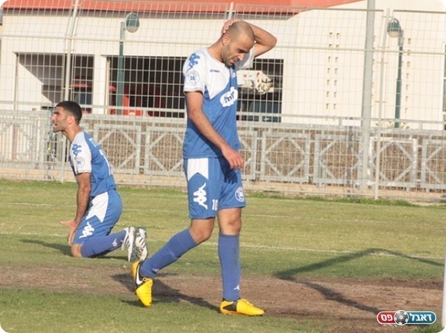 משחק שקול. חזן ופלס אחרי עוד החמצה (צילום: שי מוגילבסקי)