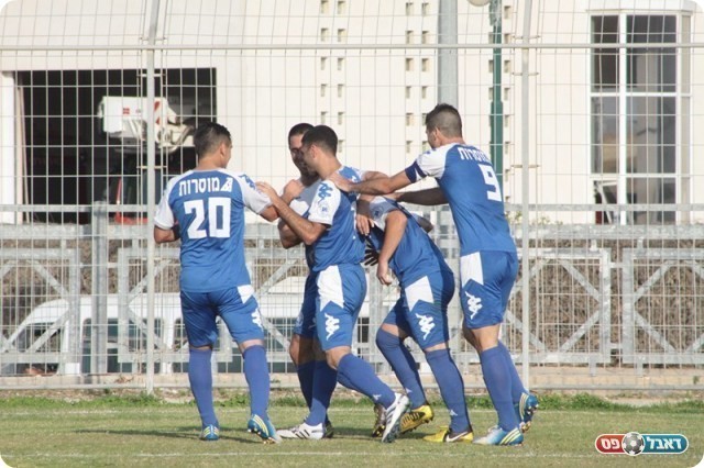 יתרון מהיר. רפוורט כובש וחוגג (צילום: שי מוגילבסקי)