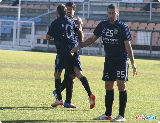 פתיחה טובה של המחצית. נהריה חוגגת שוויון (צילום: אבי פפיס)